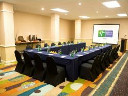 Holiday Inn Resort Aruba  Cadushi Meeting Room.jpg