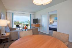 Holiday-Inn-Resort-Aruba-JuniorSuite-LivingArea.jpg