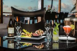 holiday-inn-aruba-sea-breeze-restaurant-and-bar-04.jpg.1024x0.jpg