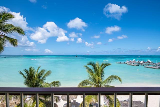 Aruba-Holiday-Inn-Ocean-Front-View-Lower-Balcony.jpg