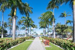 Aruba-Holiday-Inn-Courtyard-Walkway.jpg