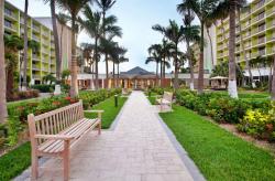 Holiday-Inn-Resort-Aruba-Courtyard-2.jpg
